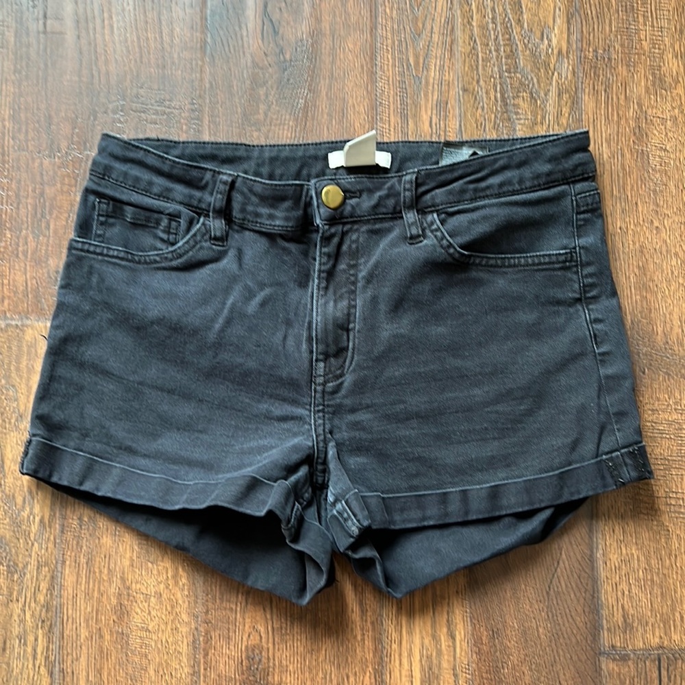 H&M black shorts size 8